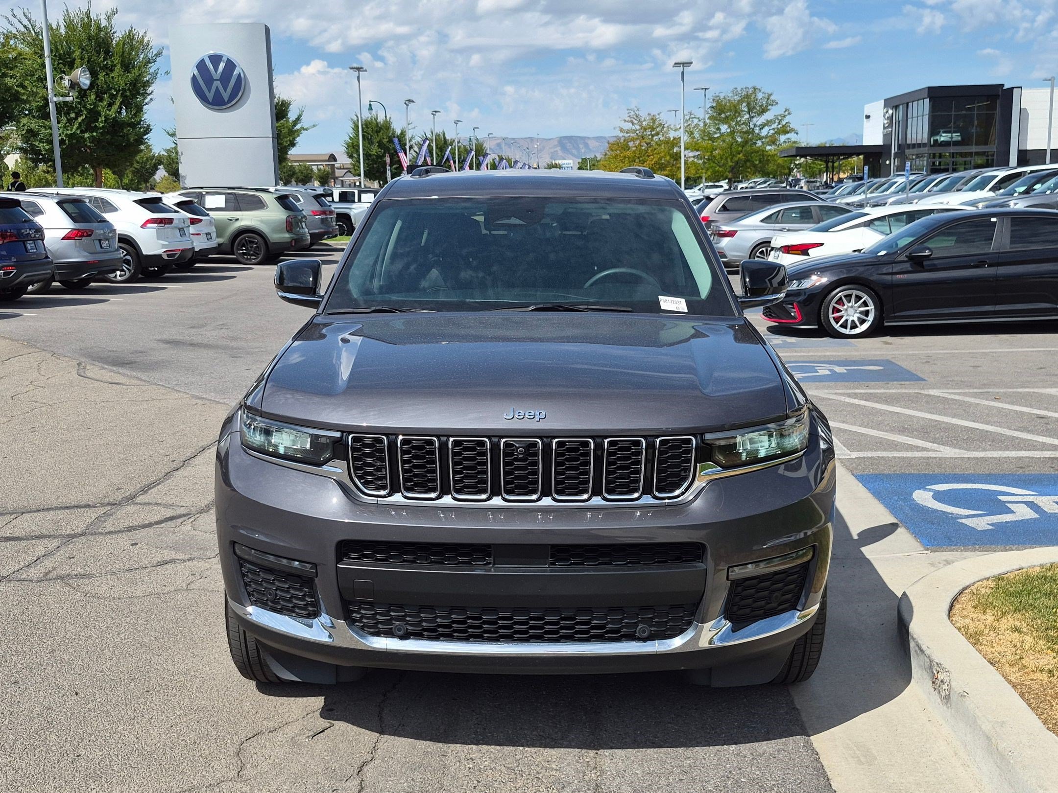 Used 2023 Baltic Gray Metallic Clearcoat Jeep Limited image 10
