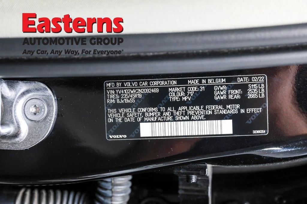 Used 2022 Black Volvo T5 image 35