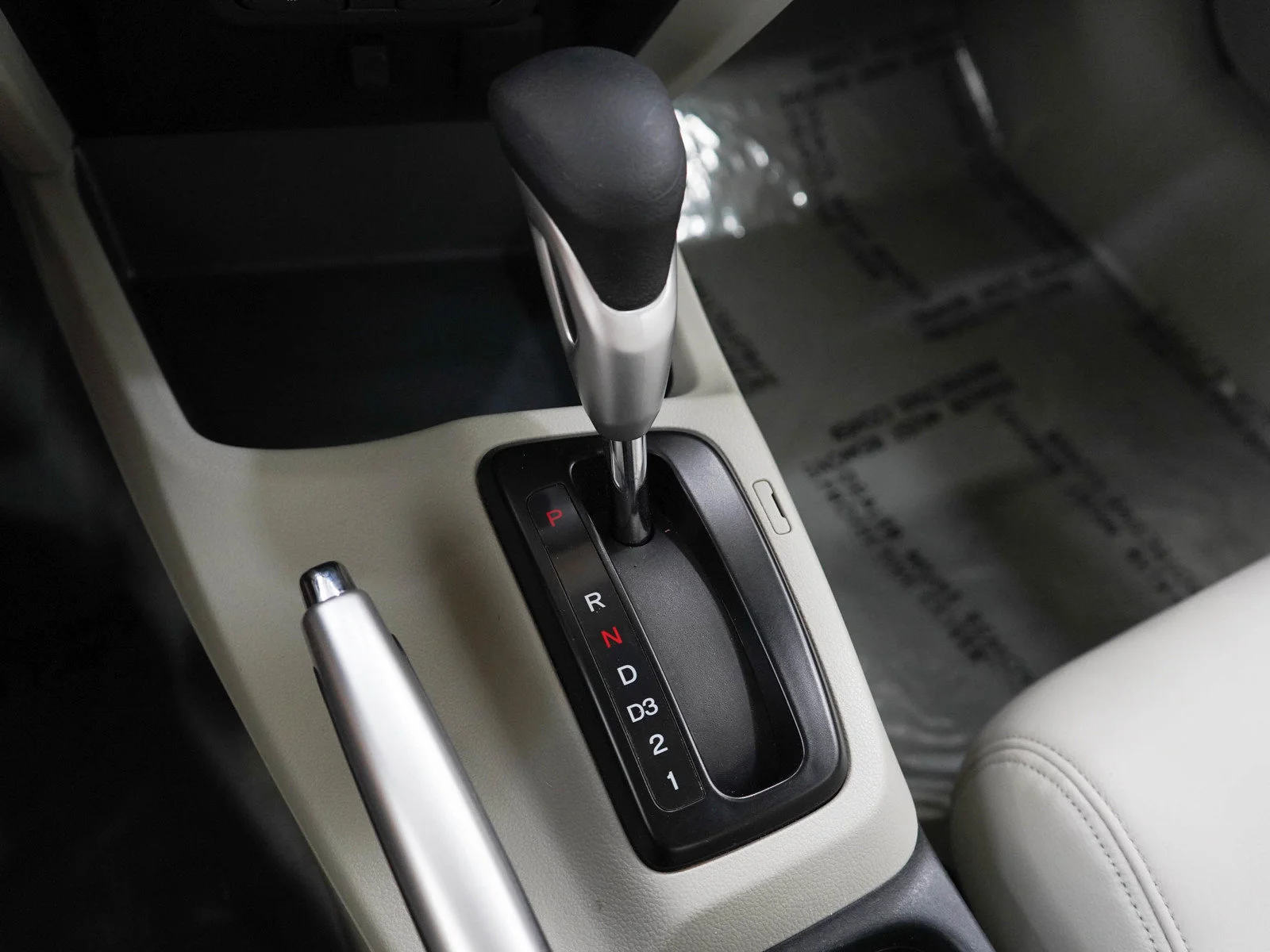 Used 2012 Alabaster Silver Metallic Honda EX-L SEDAN image 20