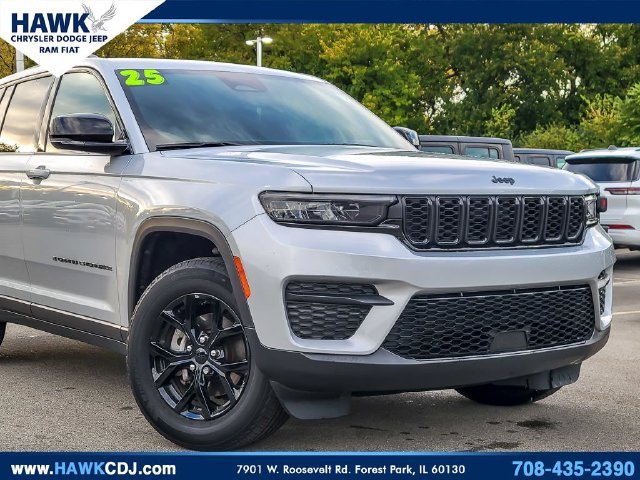 Used 2025 Silver Jeep Altitude image 2