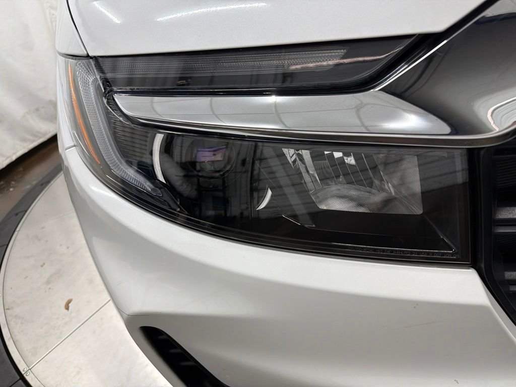 Used 2023 White Honda EX-L image 10