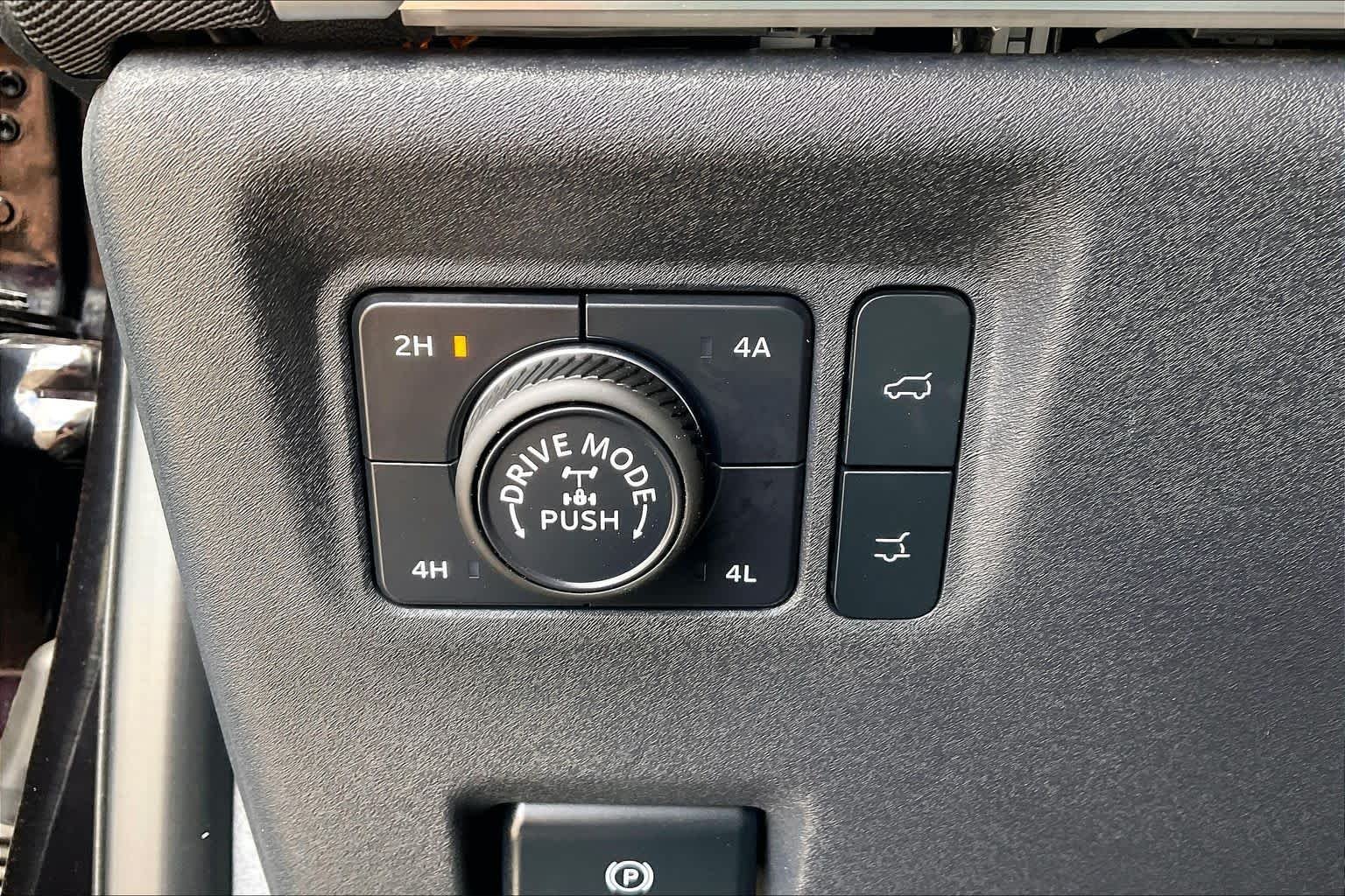 Used 2025 Agate Black Metallic Ford Tremor image 31