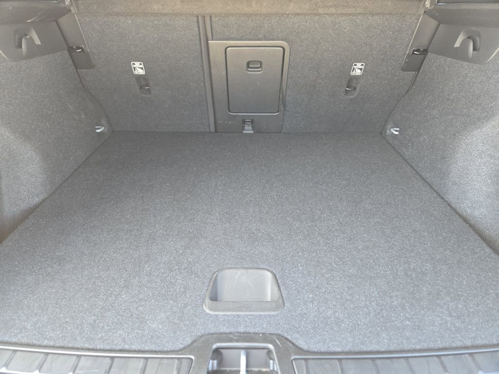 Used 2024  Volvo Core Bright Theme image 27