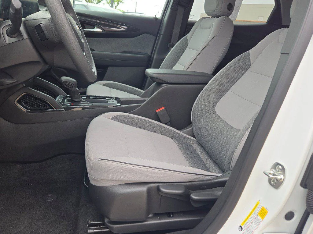 Used 2025 Summit White Chevrolet LT image 19