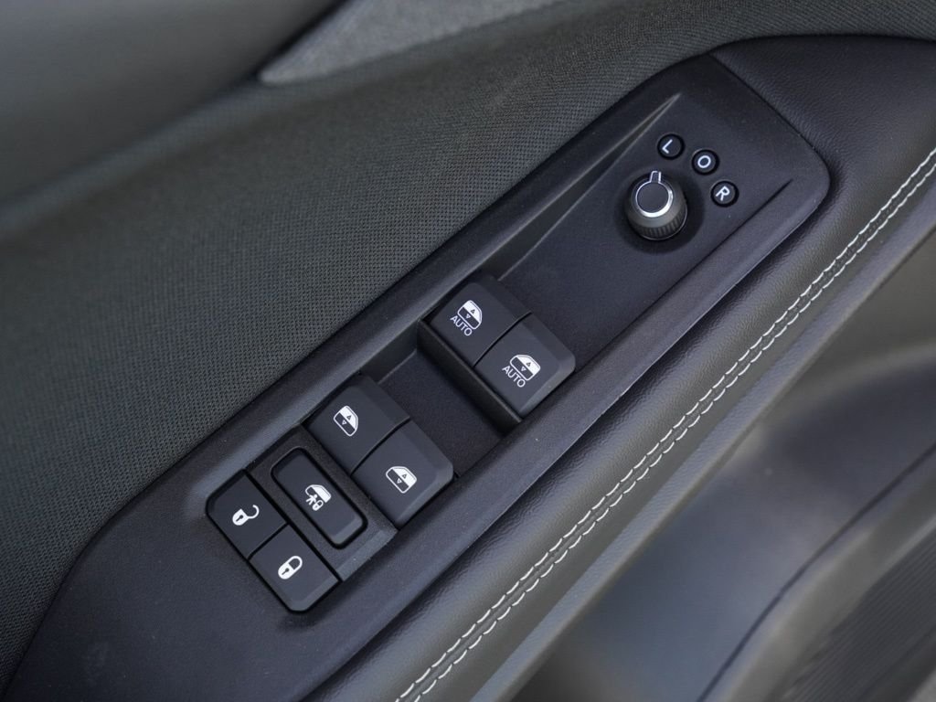 New 2026 Bright White Clear-Coat Exterior Paint Jeep Laredo image 10