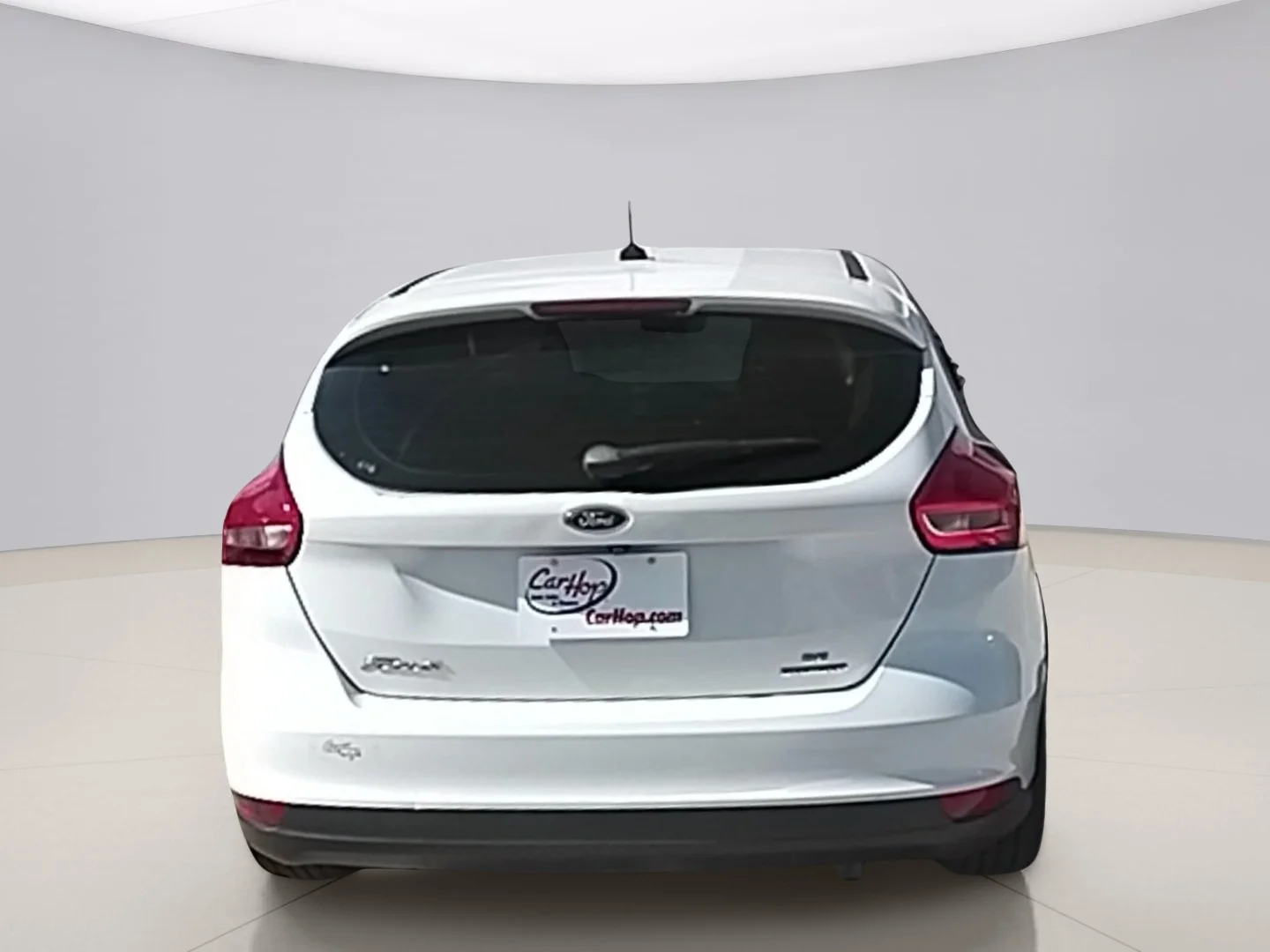 Used 2015 White Ford SE HATCHBACK image 4