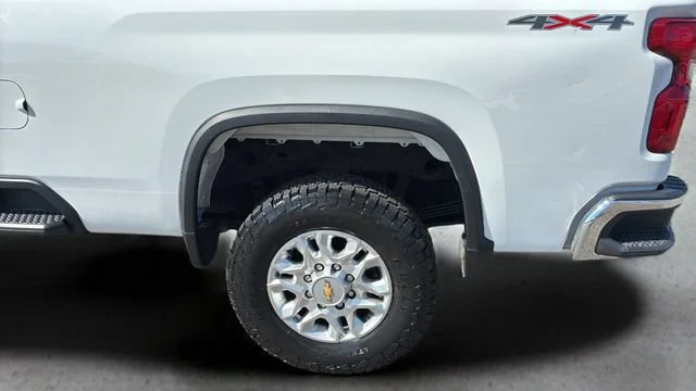 Used 2024 Summit White Chevrolet LT image 38