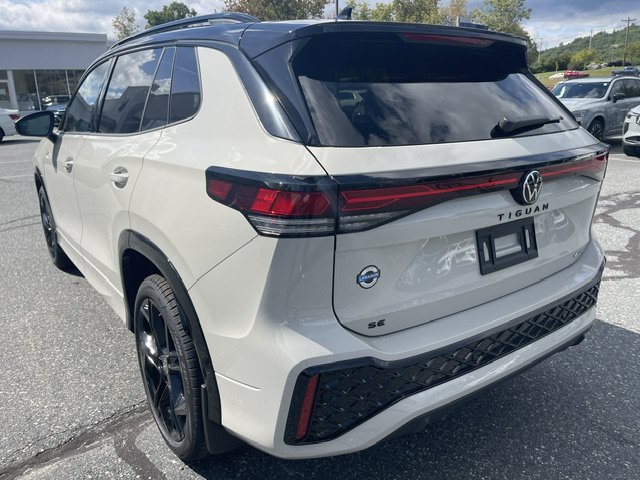 New 2026 Sandstone W/Deep Black Roof Volkswagen 2.0T SE R-Line Black image 2