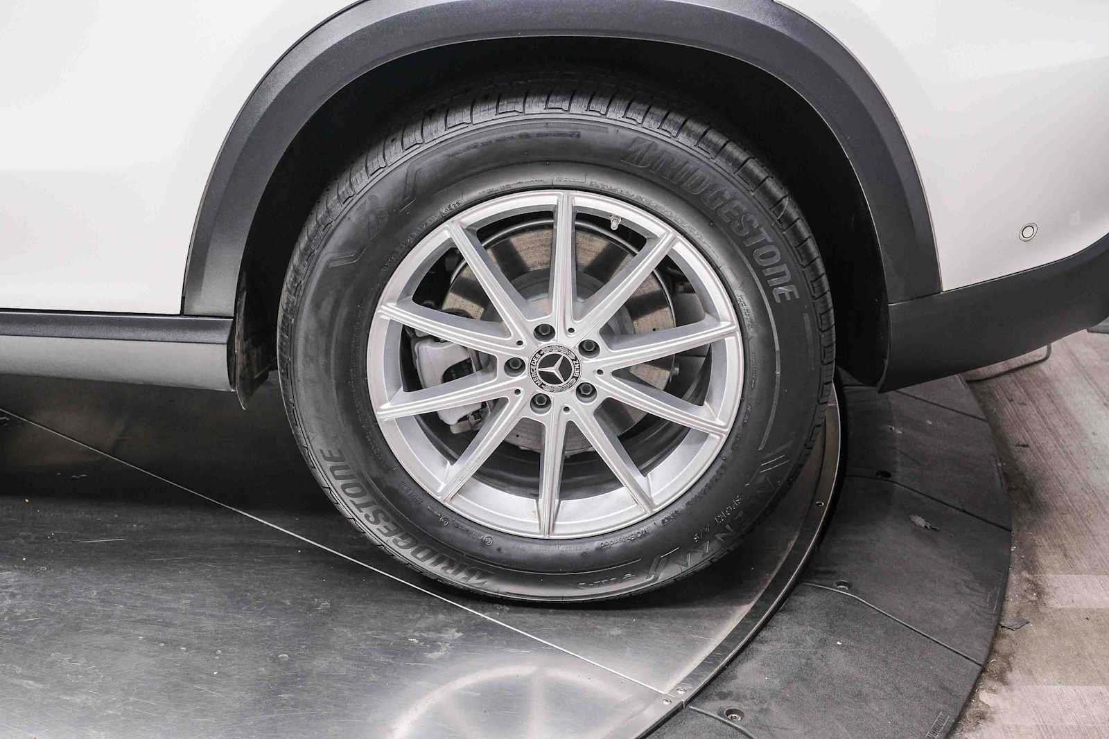 Certified Used 2024 Polar White Mercedes-Benz GLE 450e Plug-In Hybrid image 9