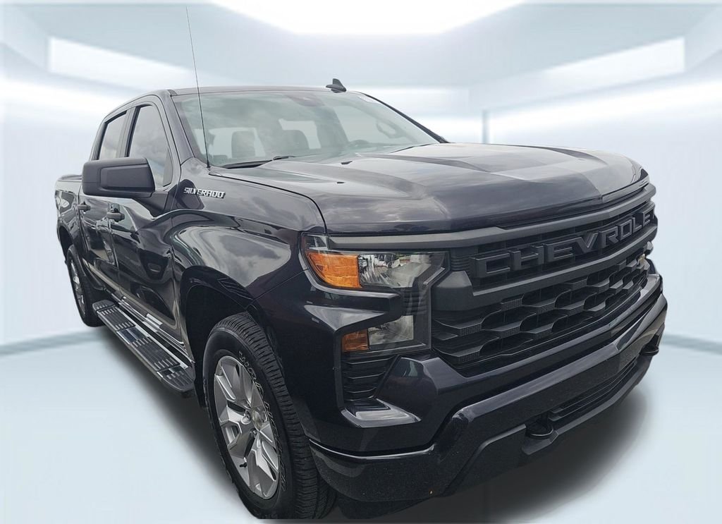 Used 2023 Gray Chevrolet Custom image 5