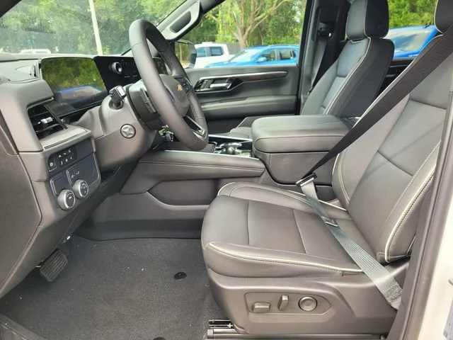 2025 Chevrolet Suburban Premier - Photo 14