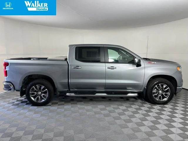 Used 2025 Sterling Gray Metallic Chevrolet LT image 9