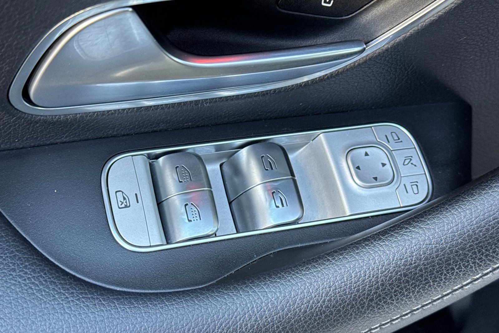 Used 2021 White Mercedes-Benz GLE 350 image 29