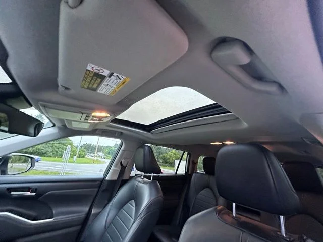 Used 2023 Off-white Toyota XLE image 13
