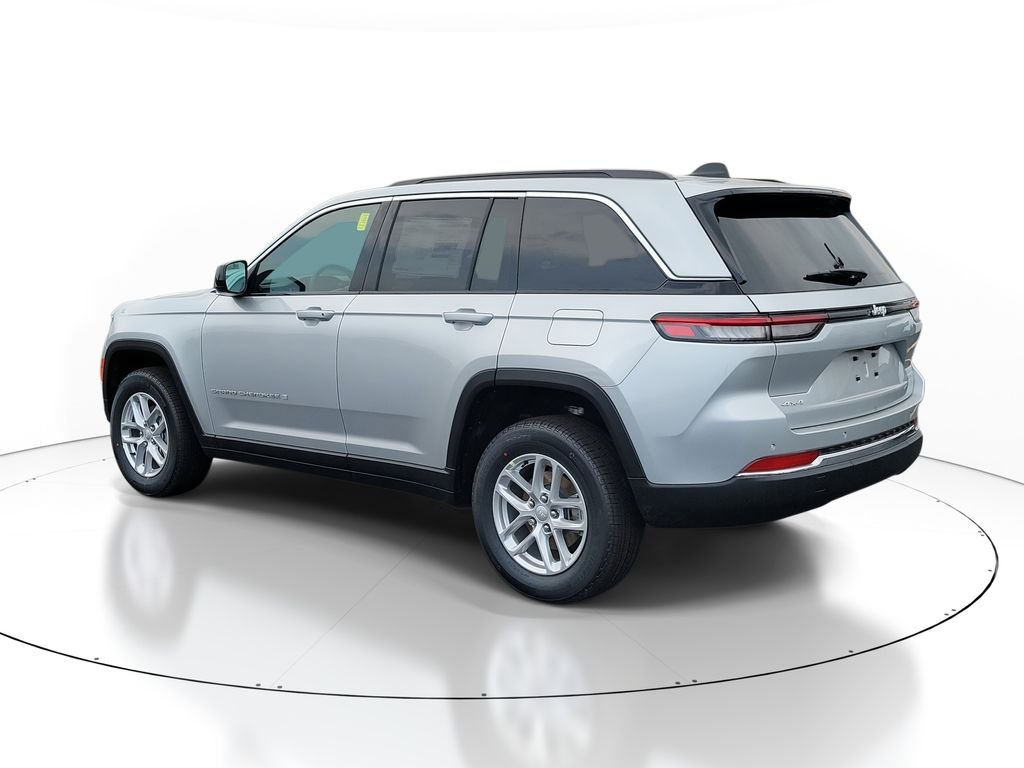 New 2026 Silver Zynith Jeep Laredo image 3