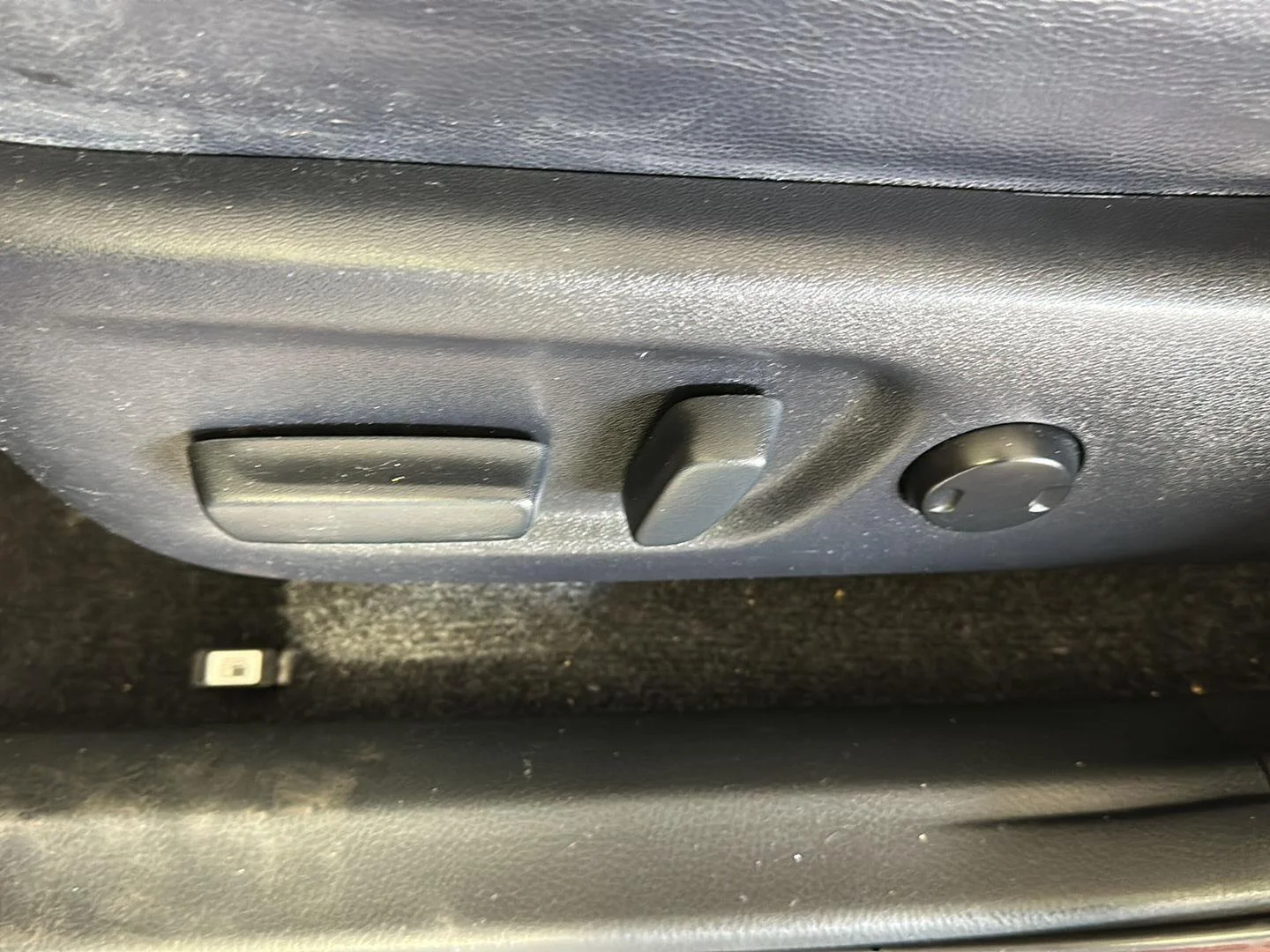 Used 2018 Pearl Toyota Limited image 11