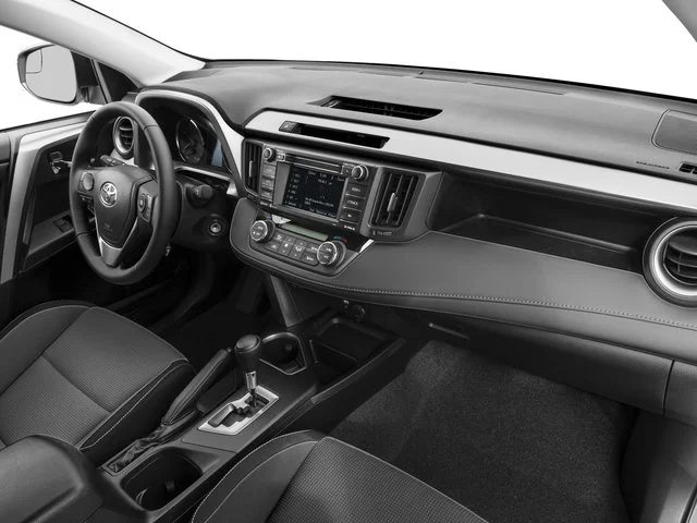 Used 2016 Silver Sky Metallic Toyota XLE image 18