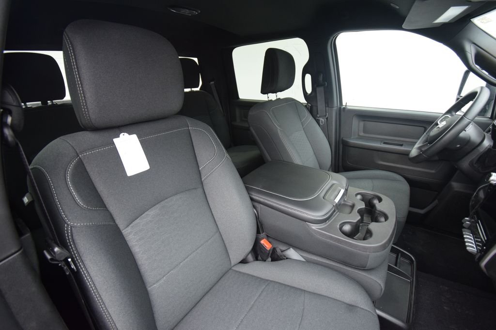 New 2026 Diamond Black Crystal Pearl-Coat Exterior Paint RAM  image 17