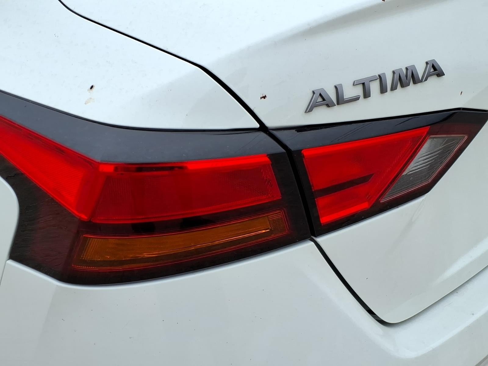 2023 Nissan Altima 2.5 SR White at G Motors