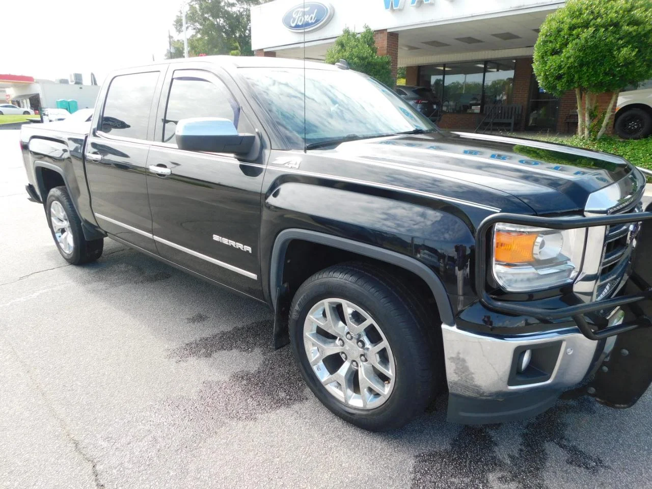 Used 2014 Black GMC 4WD Crew Cab 143.5 in SLT image 2
