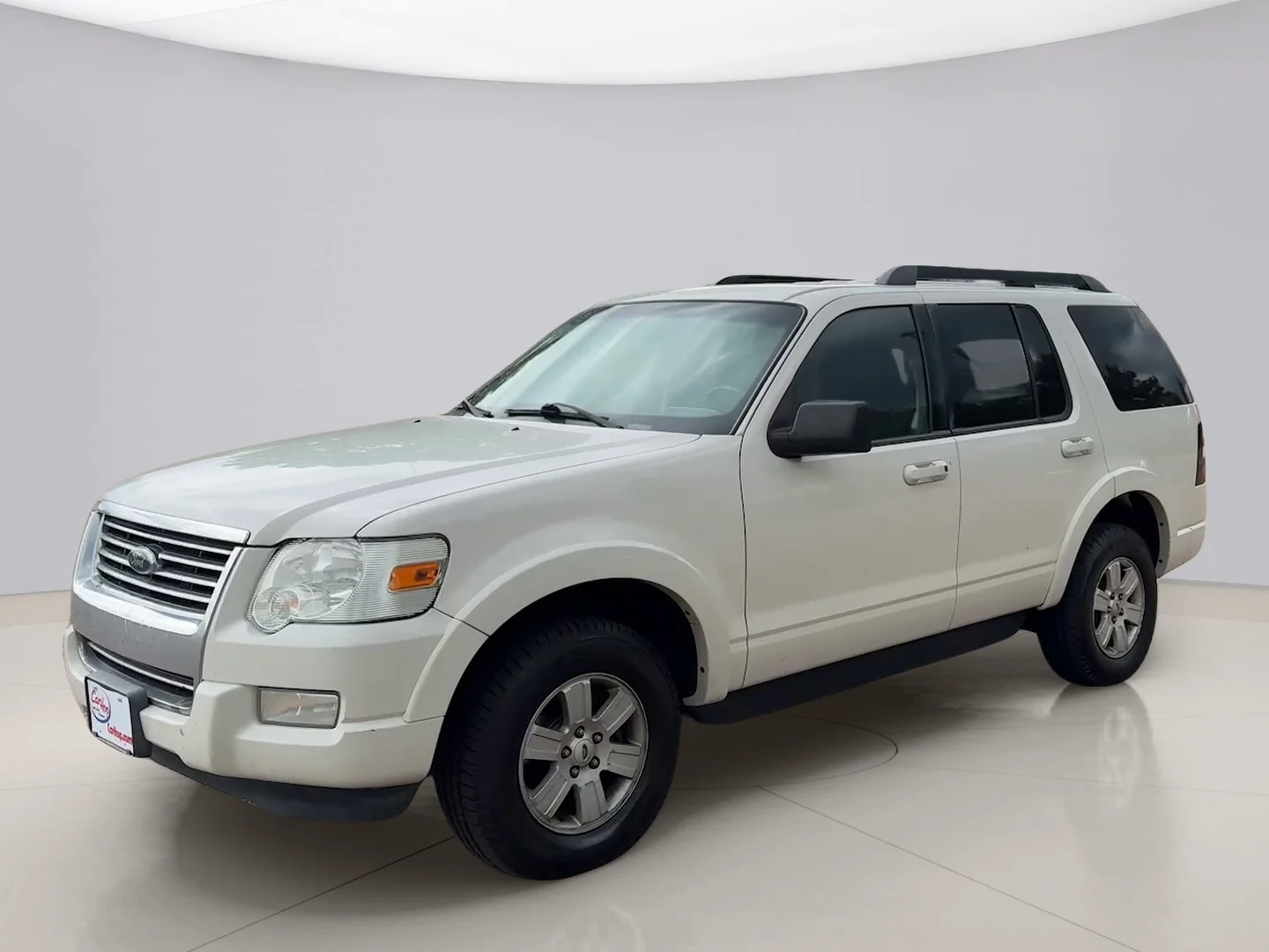 Used 2010 White Ford XLT image 1