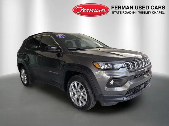 Used 2023 Gray Jeep Latitude Lux image 1