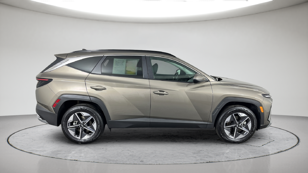 Used 2025 Beige Hyundai SEL Convenience image 6