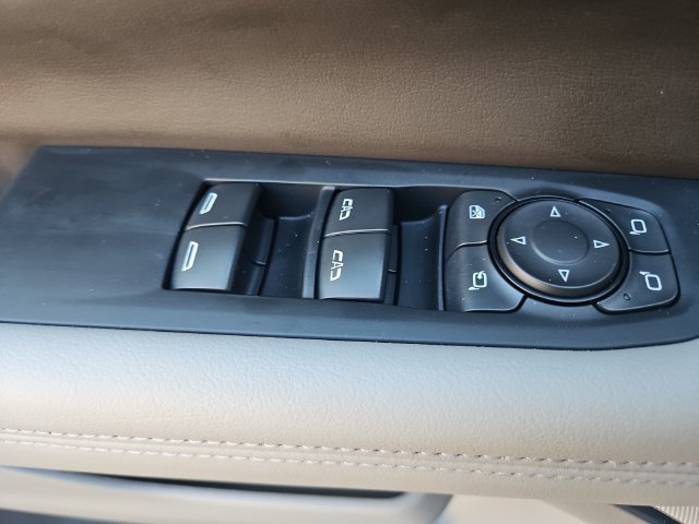 Used 2025 Summit White GMC Elevation image 22