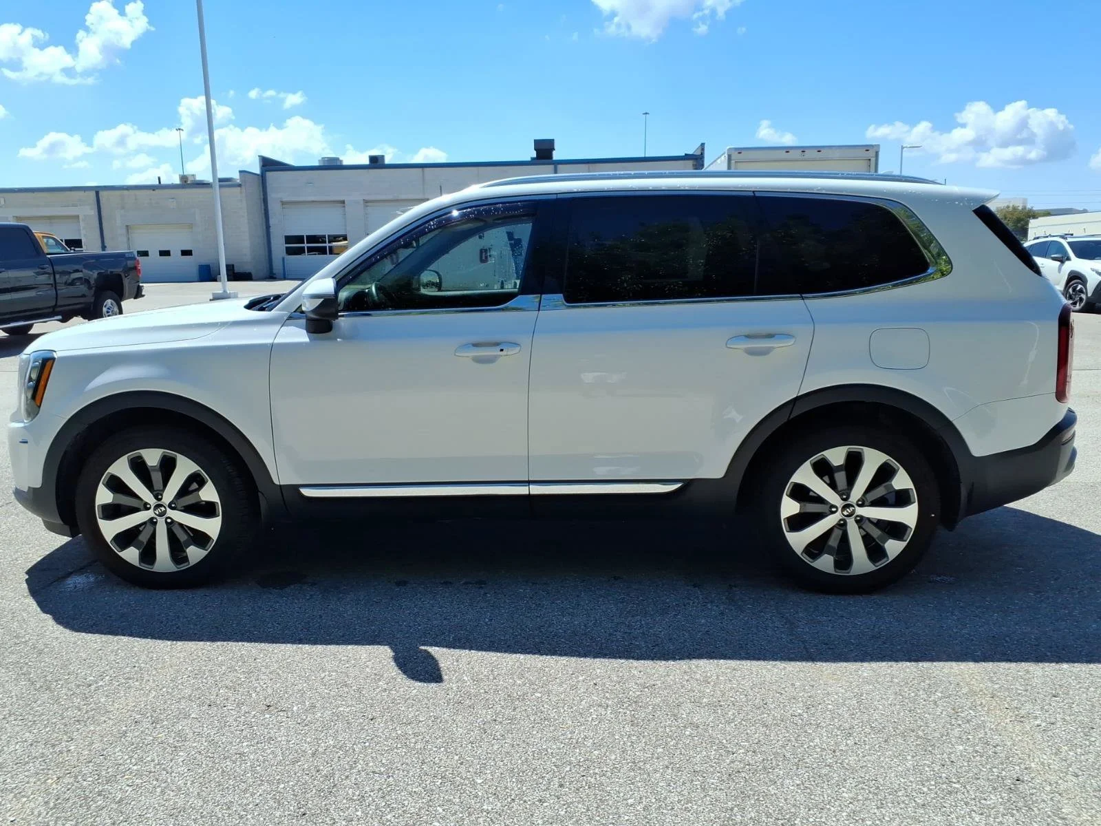 Used 2021 Glacial White Pearl Kia EX image 4