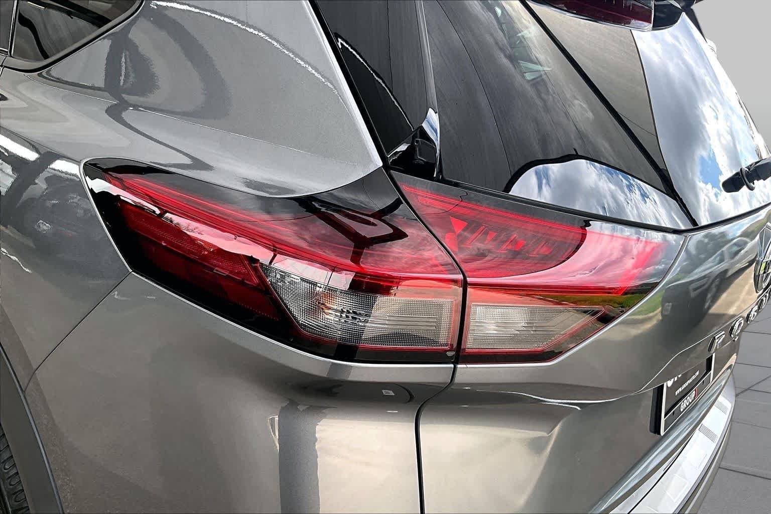 Used 2021 Gun Metallic Nissan SV image 28