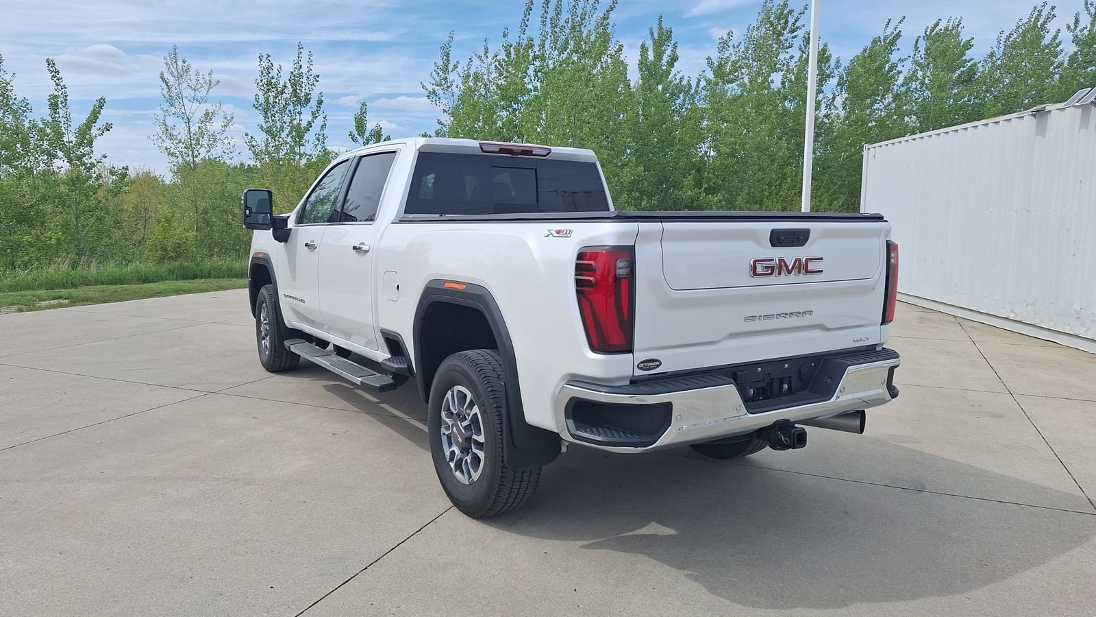 Used 2025 White GMC SLT image 6