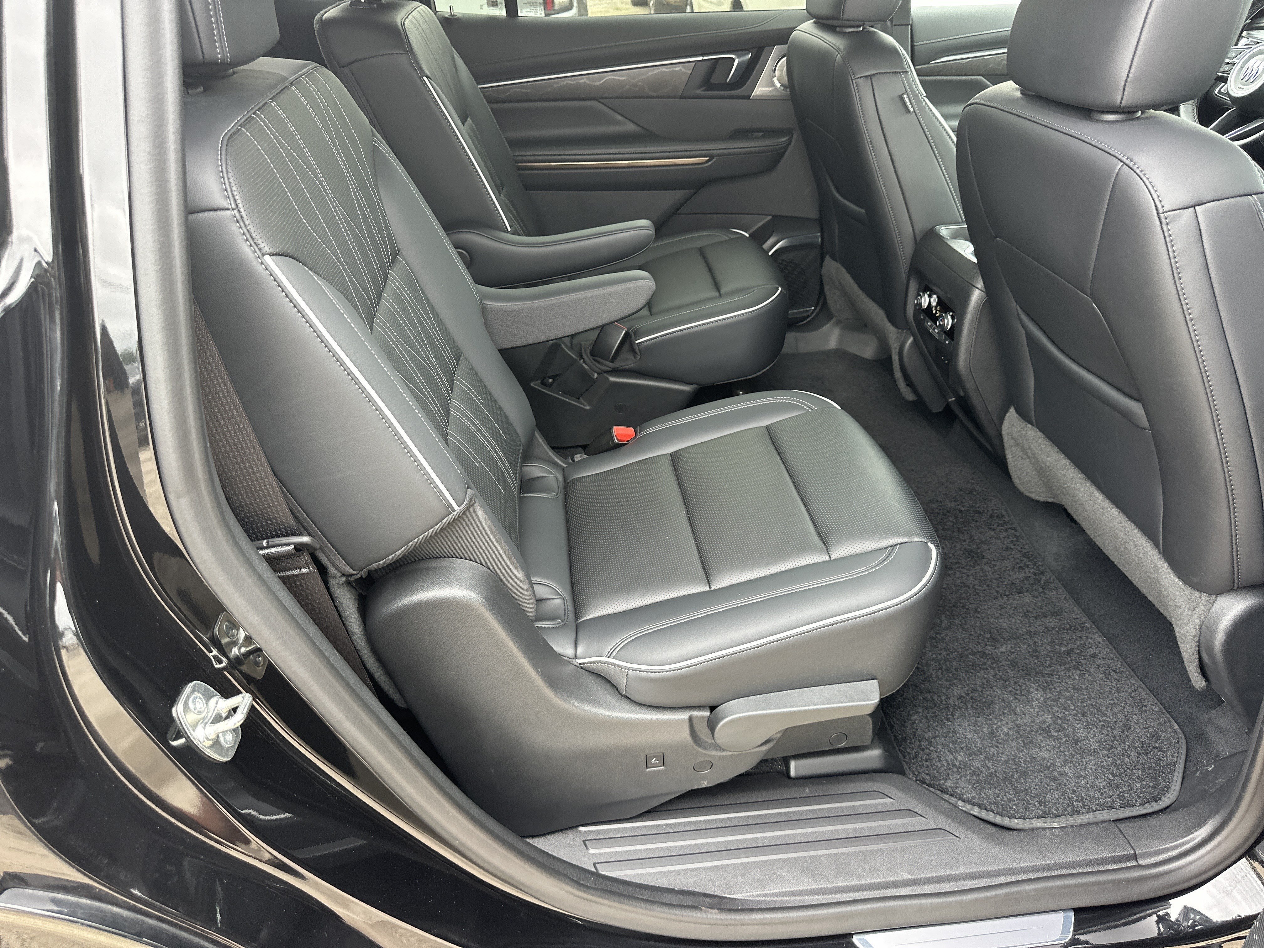 2025 Buick Enclave Avenir - Photo 16