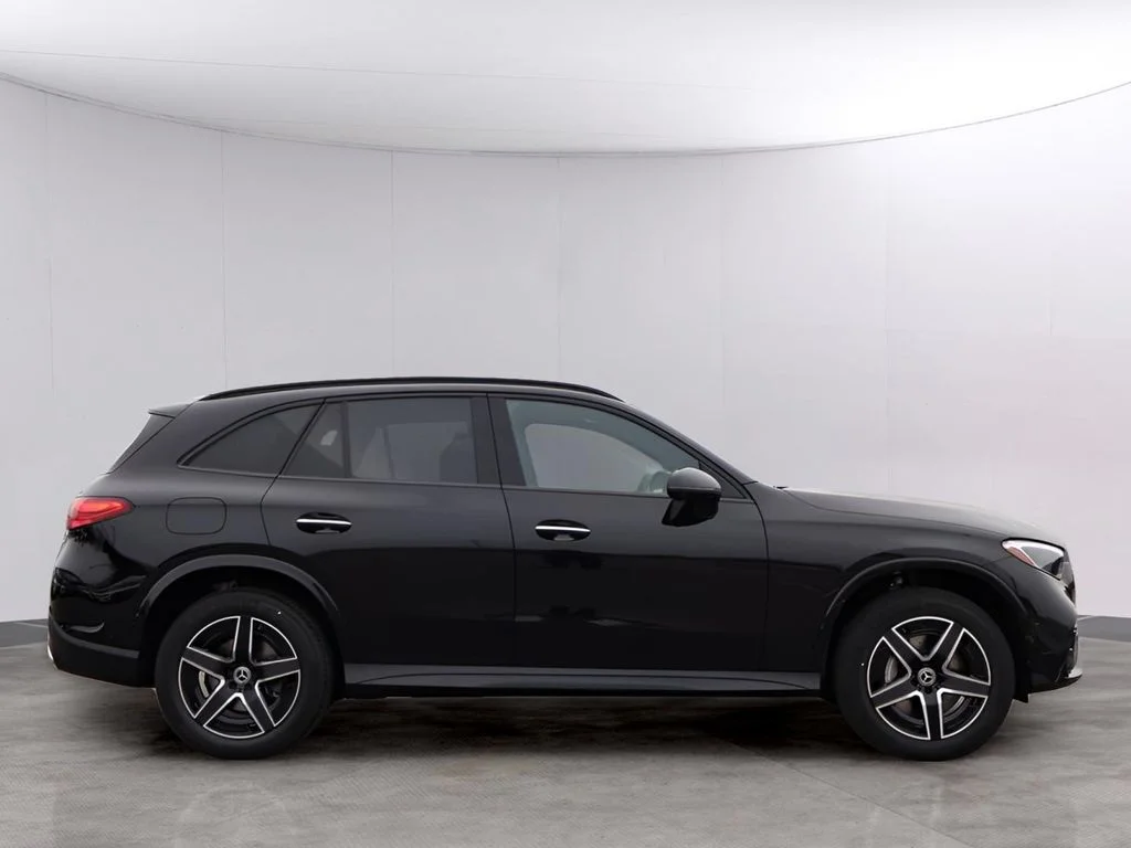 New 2026 Obsidian Black Metallic Mercedes-Benz GLC 300 image 4