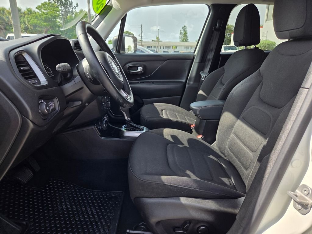 Certified Used 2022 White Jeep Latitude image 13