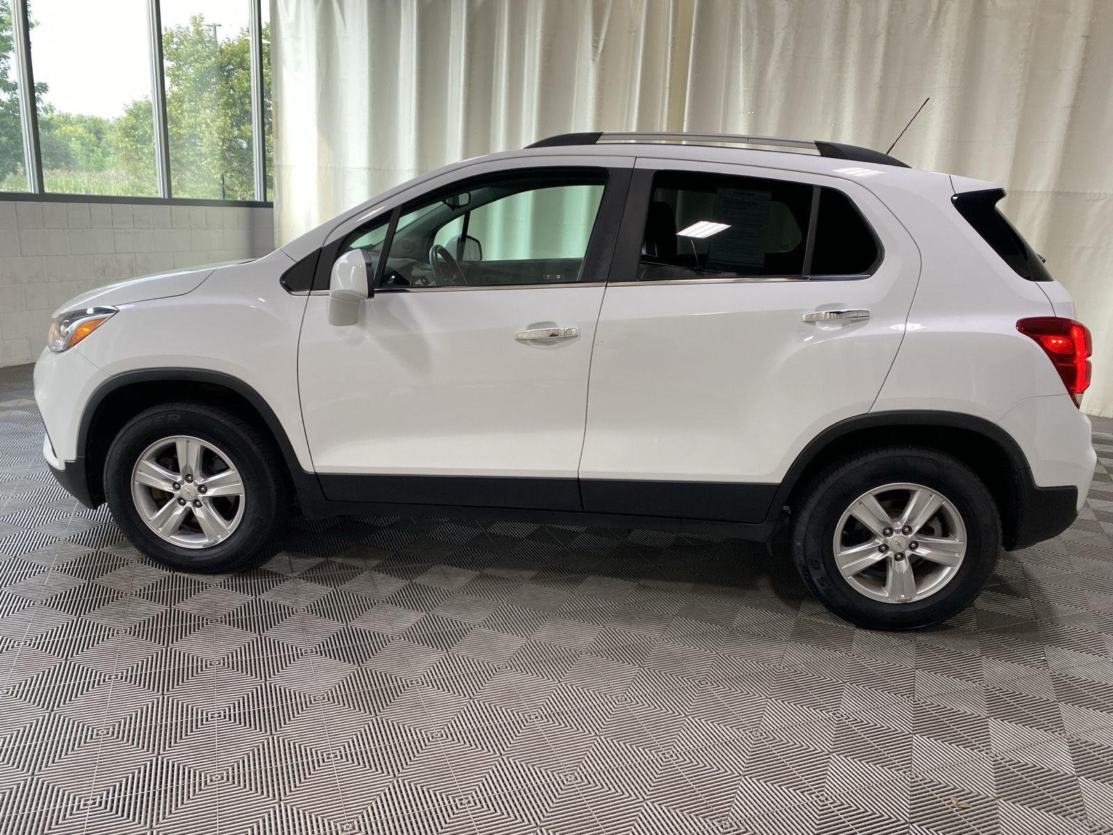 Used 2019 Summit White Chevrolet LT image 4
