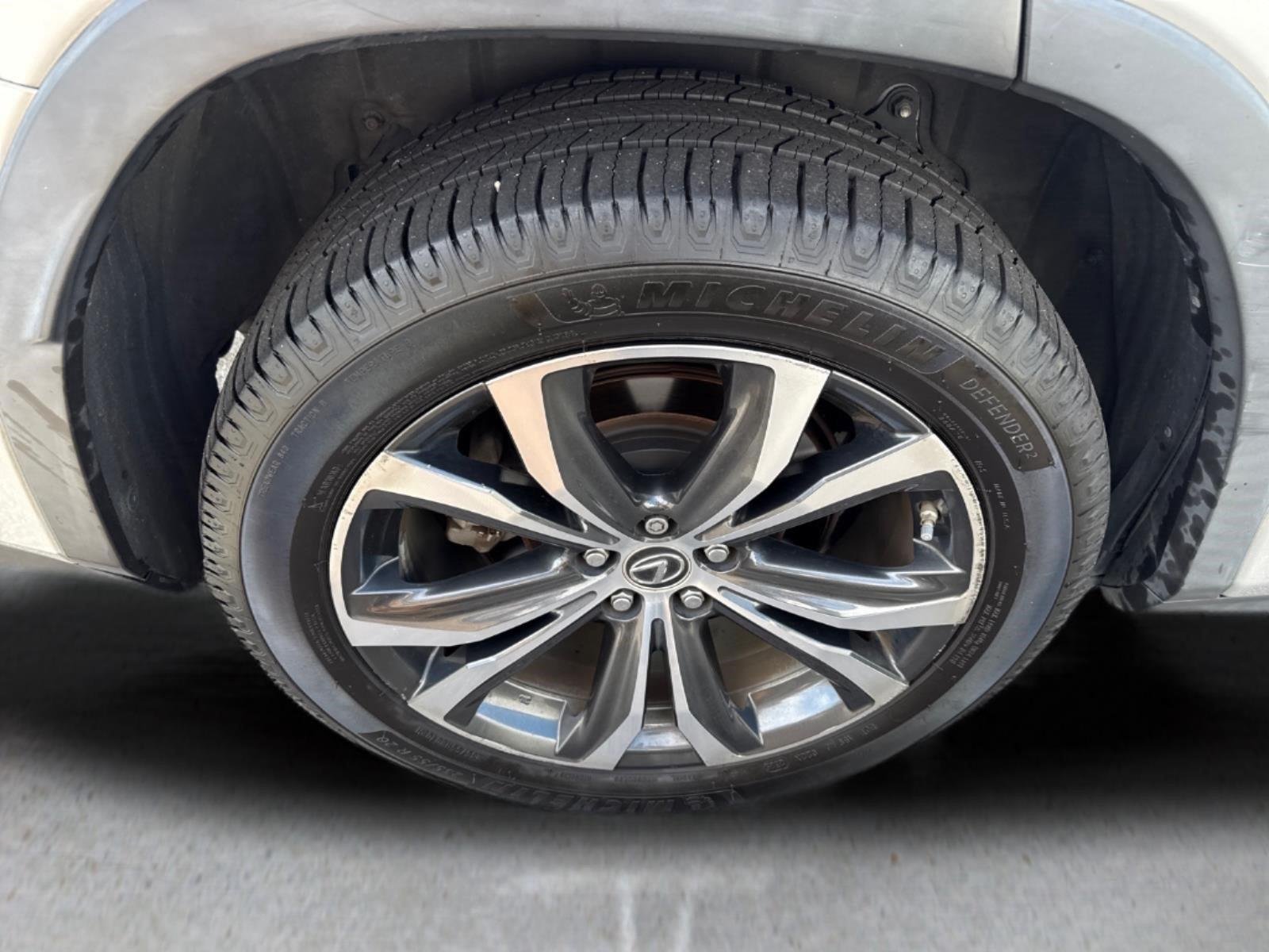 Used 2019 Silver Lining Metallic Lexus RX 350L Premium image 18