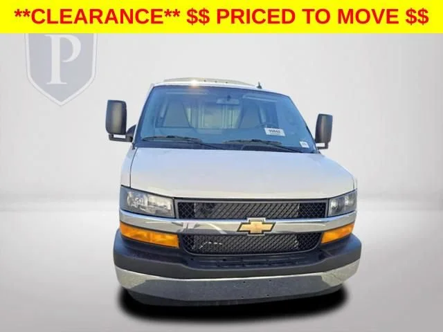 New 2025 Summit White Chevrolet 1WT image 13