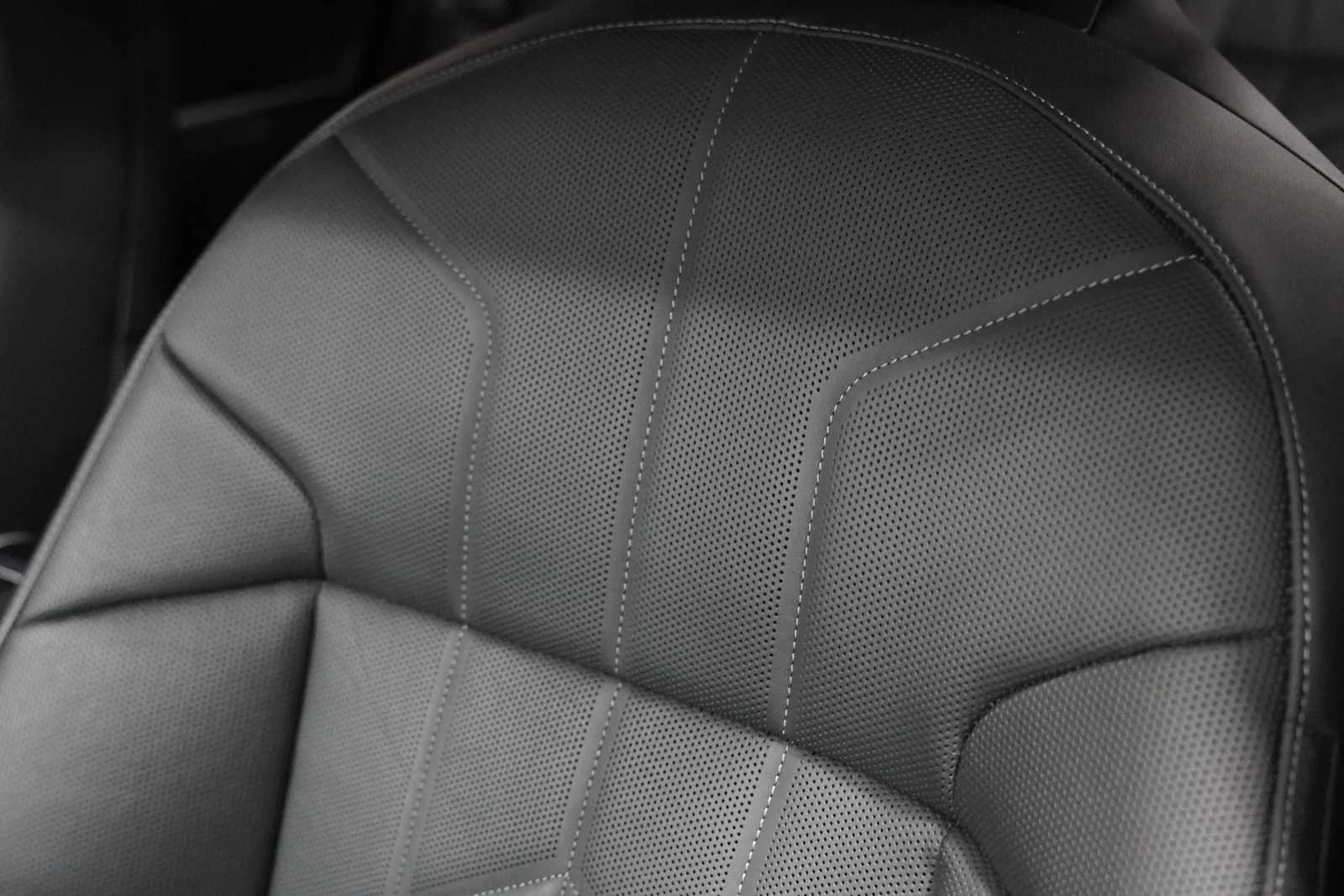 Certified Used 2025 Brooklyn Grey Metallic BMW 740i image 11
