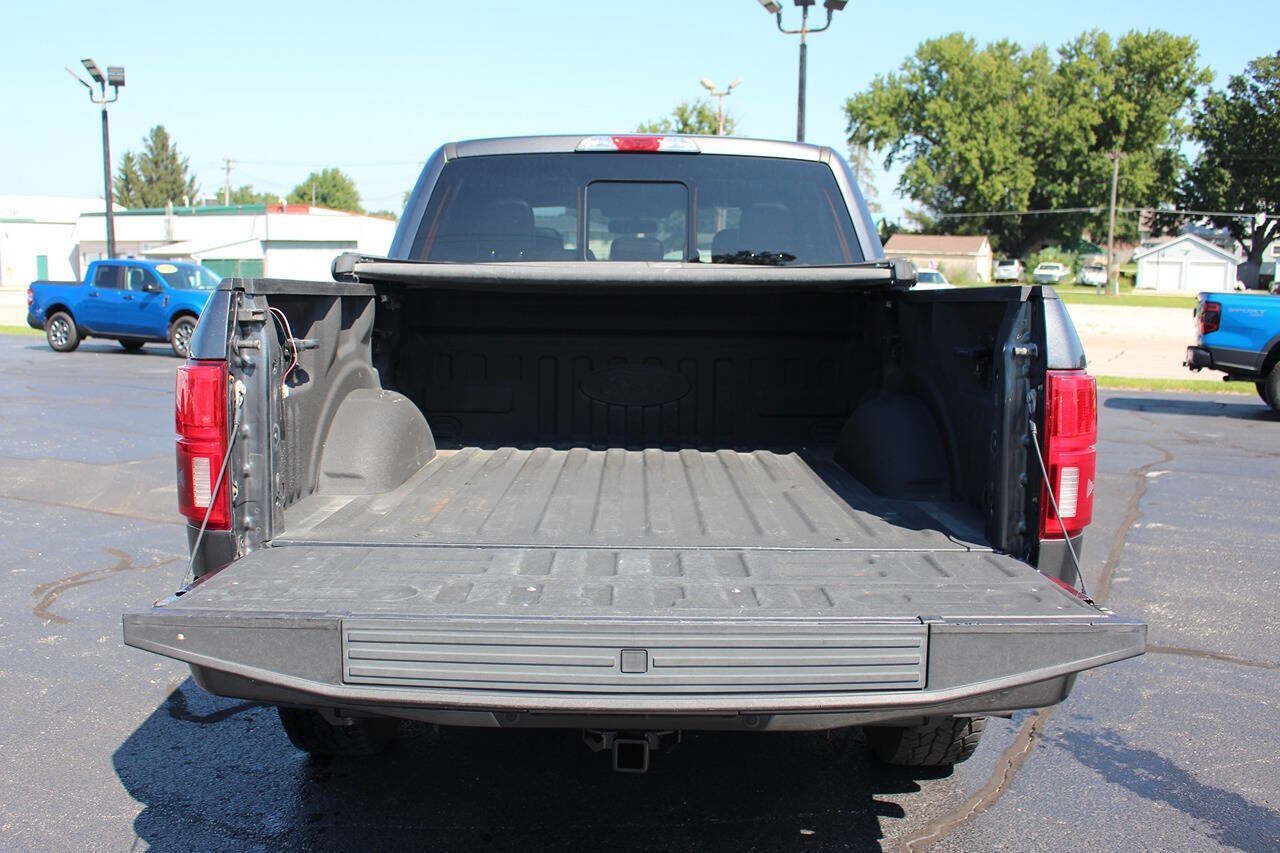 Used 2018 Magnetic Ford Lariat 4x4 4dr SuperCrew 5.5 ft. SB image 16