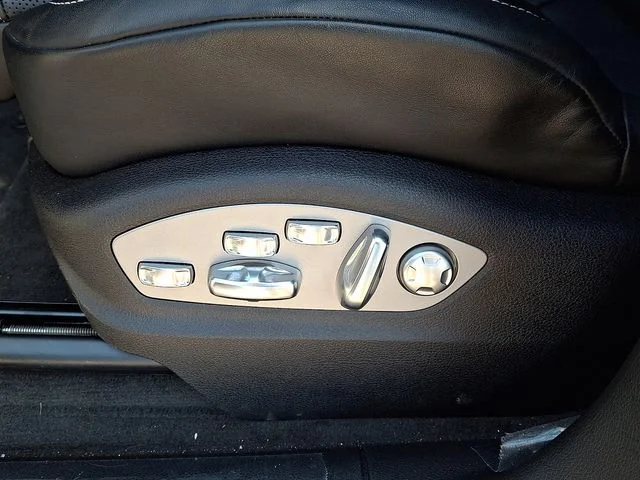 2025 Porsche Macan - Photo 14