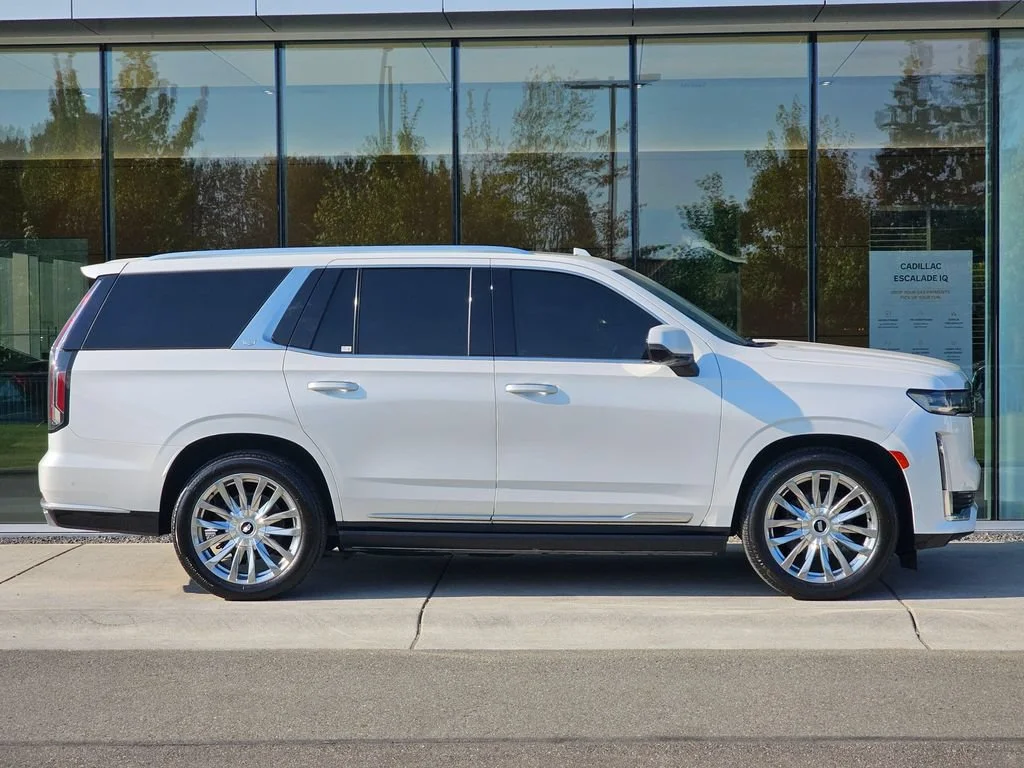 Used 2021 CRYSTAL WHITE TRICOAT Cadillac Premium Luxury image 6
