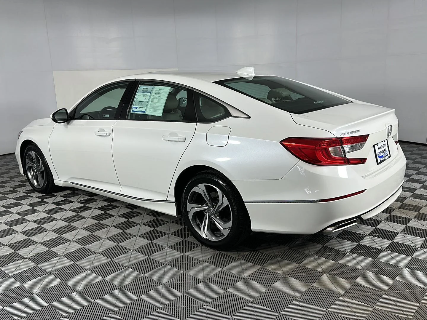 Used 2020 Platinum White Pearl Honda EX-L image 23