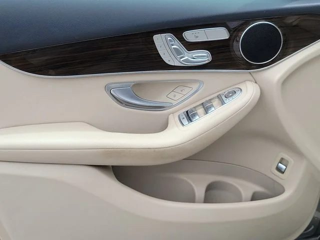 Used 2022 Silver Mercedes-Benz GLC 300 image 20
