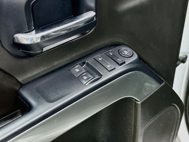 Used 2014 Silver Chevrolet LT image 17