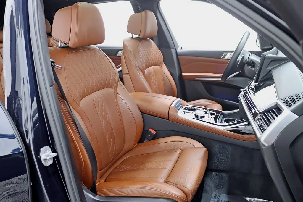 2023 BMW X7 M60i
