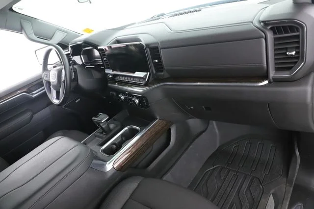 Used 2025 White GMC Elevation image 29