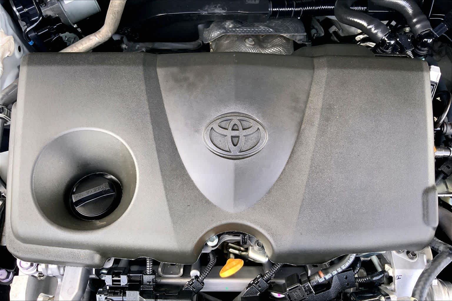 Used 2025 Ice Cap Toyota XLE image 32