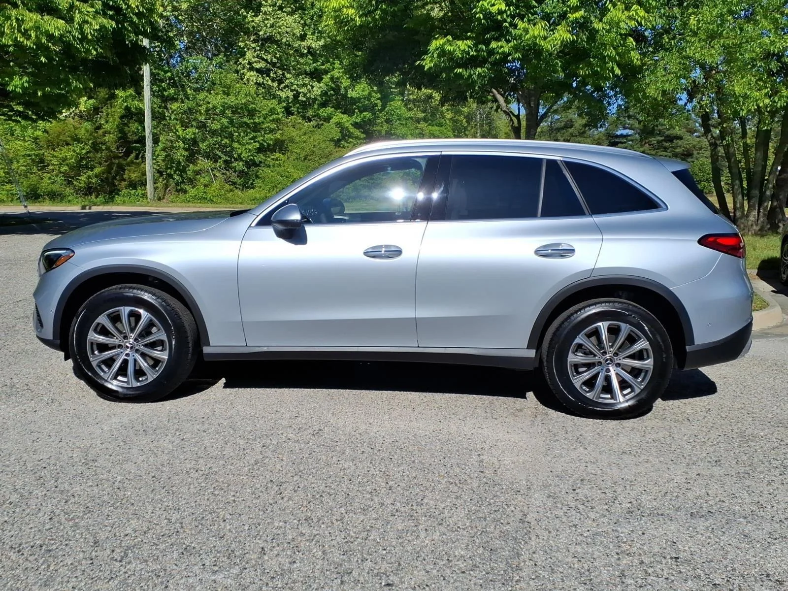 New 2026 SILVER Mercedes-Benz GLC 300 image 9