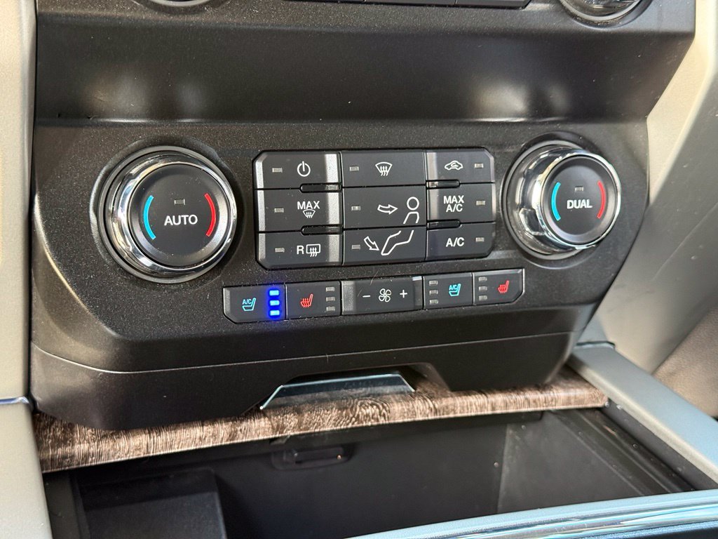 Used 2019 Magnetic Ford Lariat image 11