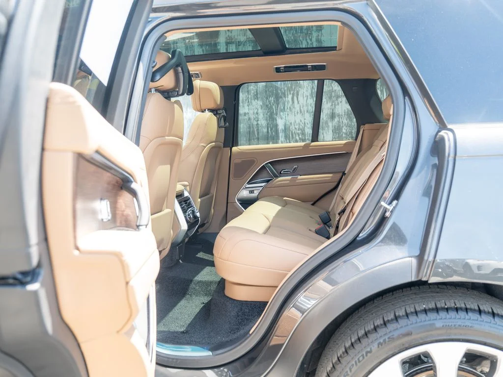 New 2026 Carpathian Grey Land Rover SE image 21